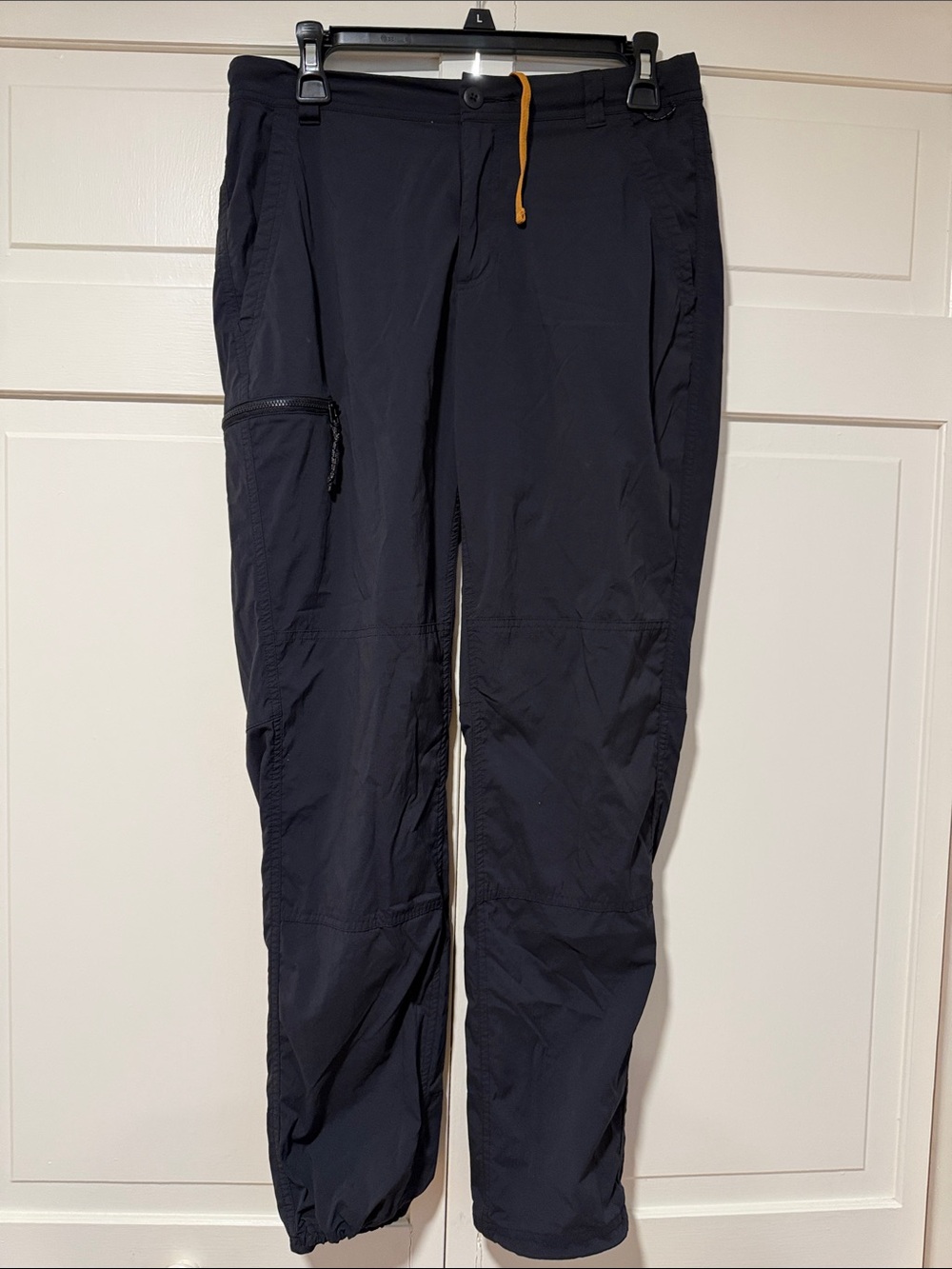 REI Co-Op Women’s Black Cargo Pants with Contrast Drawcord size 10